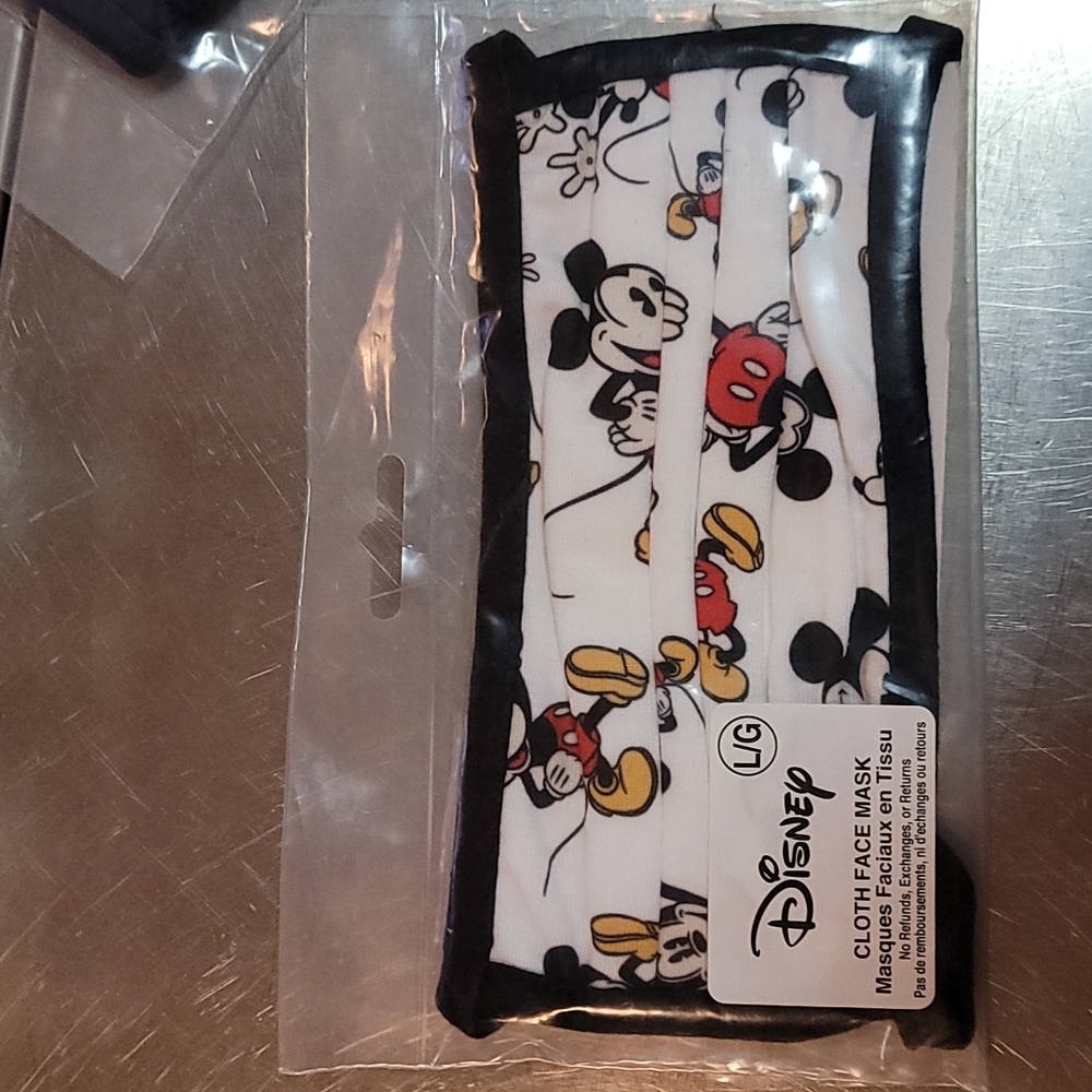 NWT DISNEY'S MICKEY MOUSE FABRIC FACE MASK FOR ADULTS